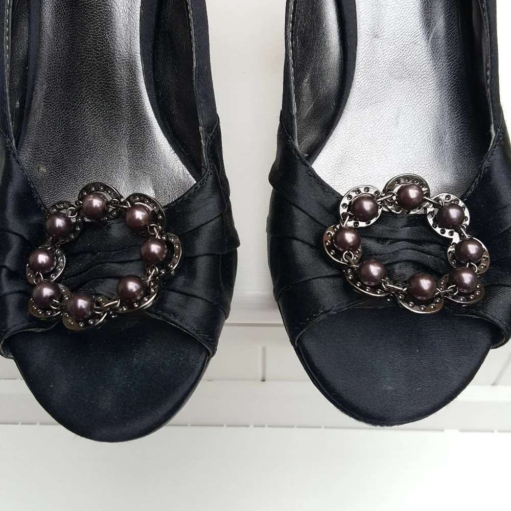 NINE WEST SATIN HEELS